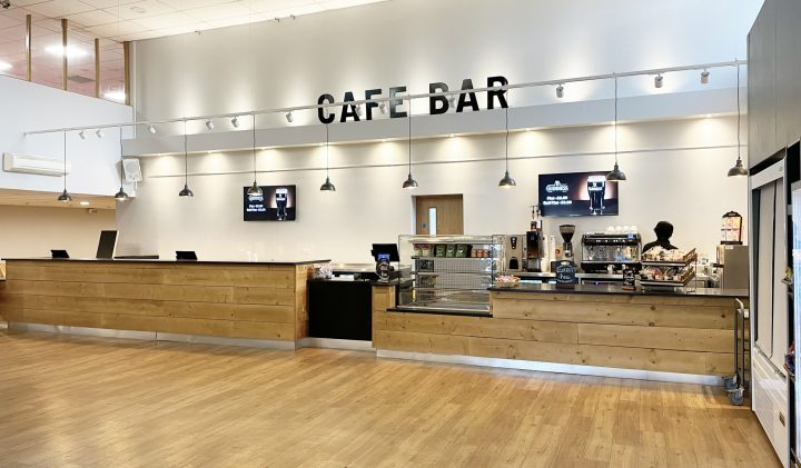Spacious Gordon Craig café bar with light wooden floors.